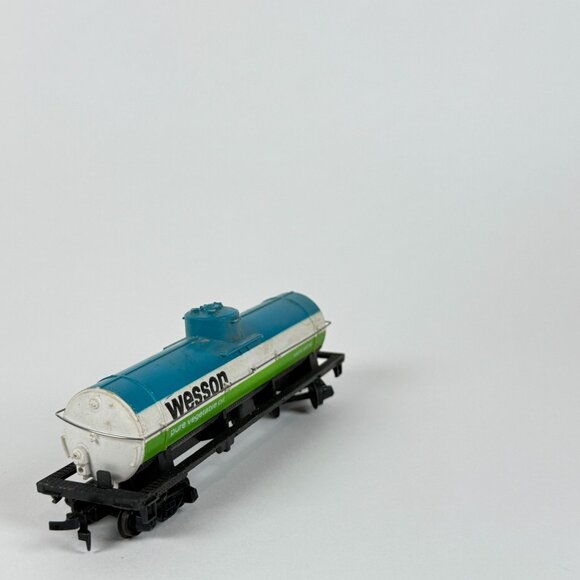 Vintage HO Scale Train Cars Mixed Set With Cabooses Broken Roof Detail - Picture 11 of 11